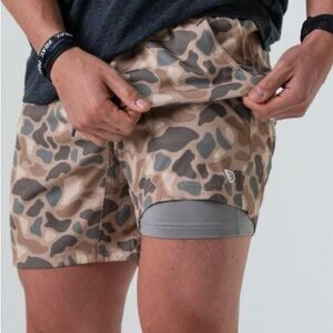BURLEBO Camouflage Patterned Shorts